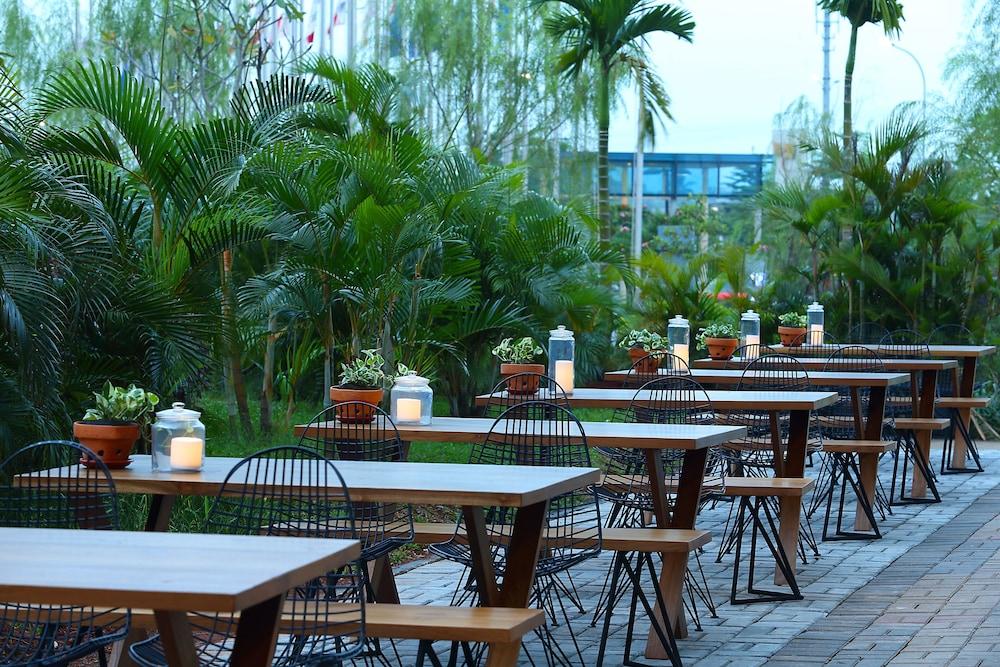 Hotel Santika Premiere Ice - Bsd City Serpong Exteriör bild