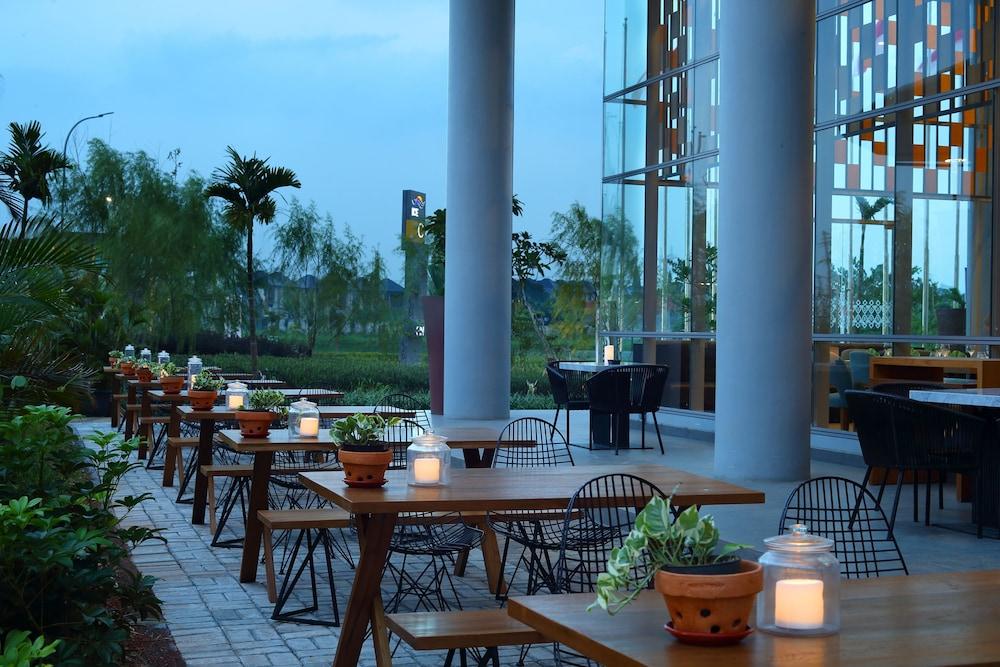 Hotel Santika Premiere Ice - Bsd City Serpong Exteriör bild