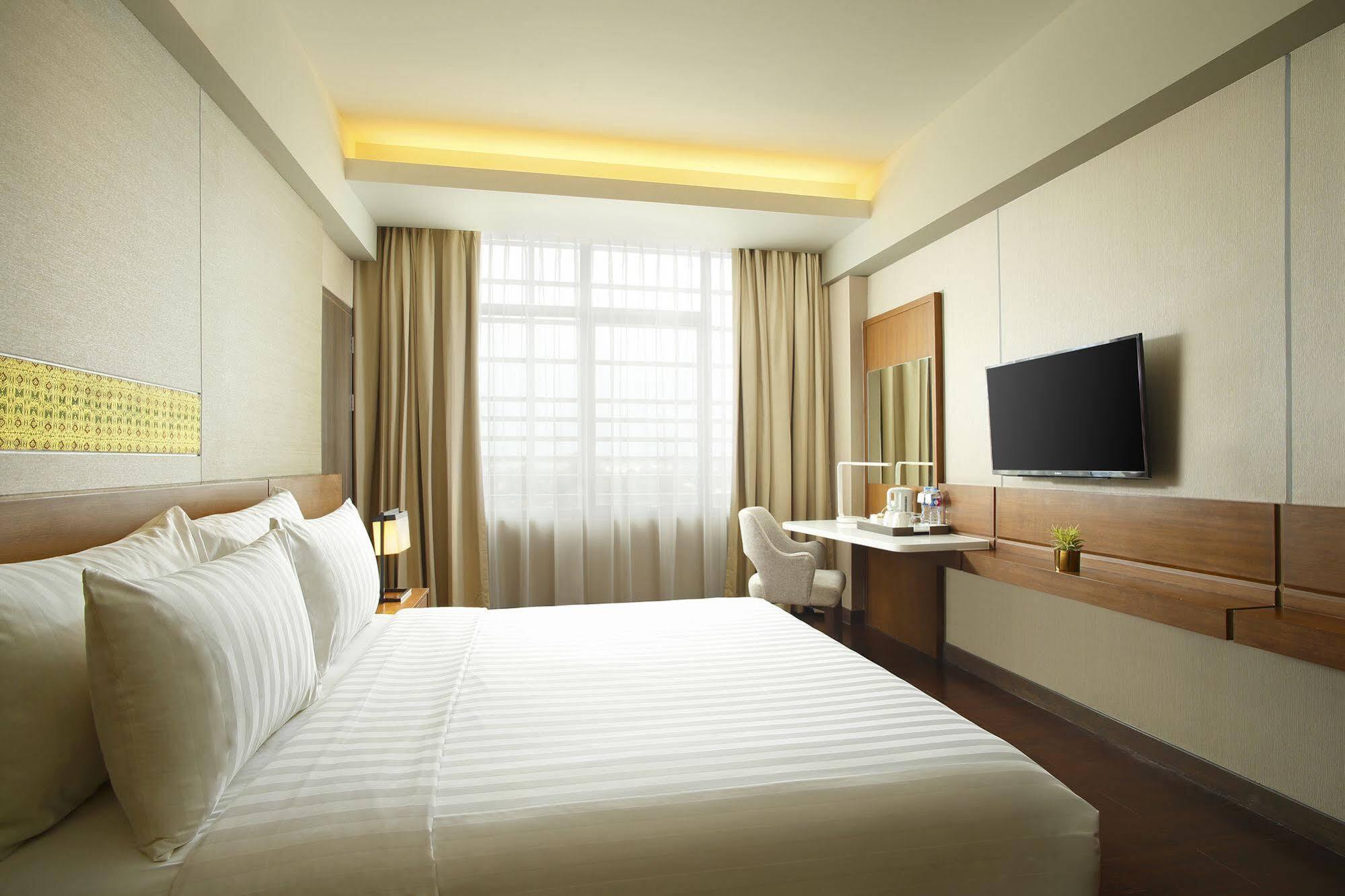 Hotel Santika Premiere Ice - Bsd City Serpong Exteriör bild